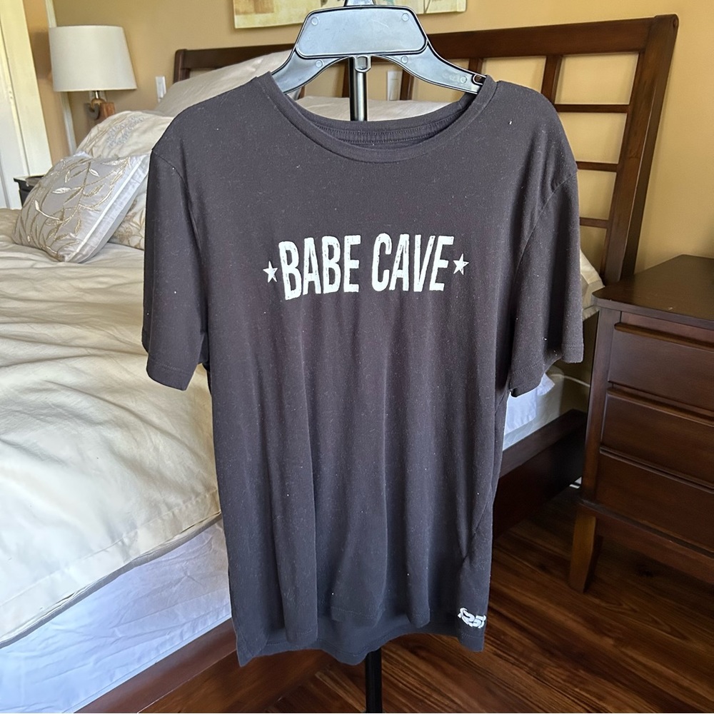 7/$20 Old Navy BABE CAVE t shirt size small